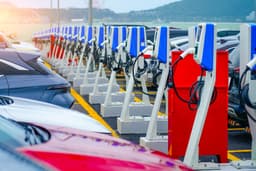 P2P Charging Can Save the Day When It Comes to Fleet Decarbonization